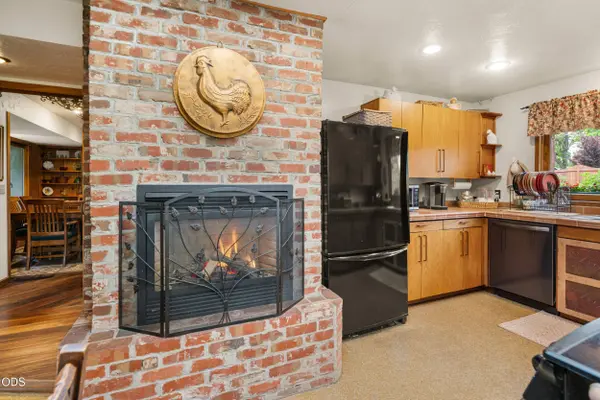 2502 Dellwood, Medford, OR 97504