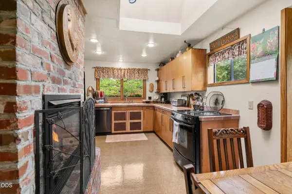 2502 Dellwood, Medford, OR 97504