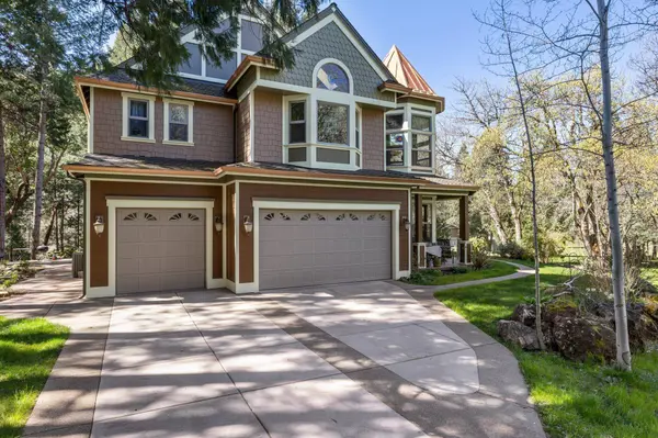 9530 F Little Butte RD, Eagle Point, OR 97524