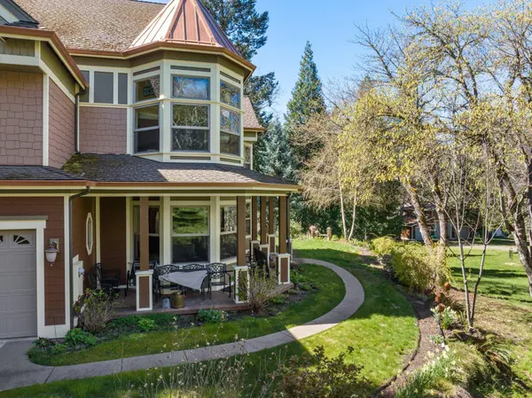 9530 F Little Butte RD, Eagle Point, OR 97524