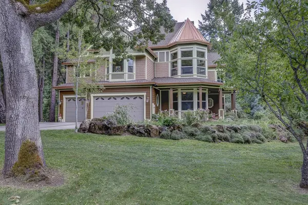9530 F Little Butte RD, Eagle Point, OR 97524