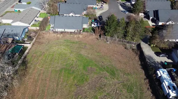 2746 Redwood AVE, Grants Pass, OR 97527