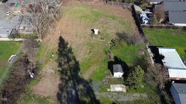 2746 Redwood AVE, Grants Pass, OR 97527