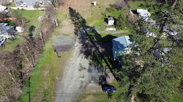 2746 Redwood AVE, Grants Pass, OR 97527