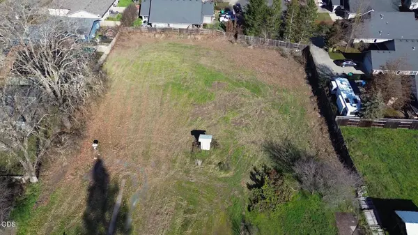 2746 Redwood AVE, Grants Pass, OR 97527