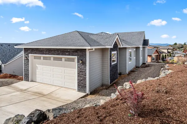 4260 Falcon Ridge TER, Medford, OR 97504