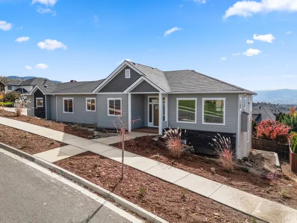 4260 Falcon Ridge TER, Medford, OR 97504