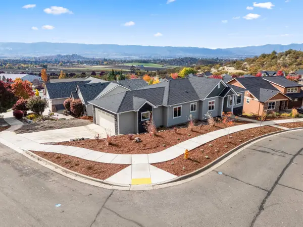 4260 Falcon Ridge TER, Medford, OR 97504