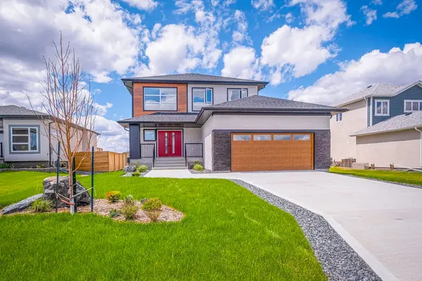 05-newhousewithdoublegaragereddoor