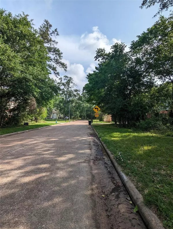 13530 Lakecrest DR, Cypress, TX 77429