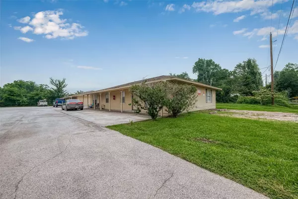 8430 Roundrock DR #8, Houston, TX 77049