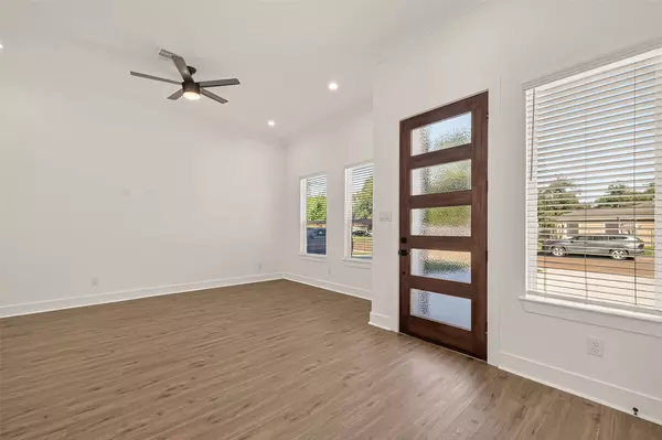 5642 Hirondel ST, Houston, TX 77033