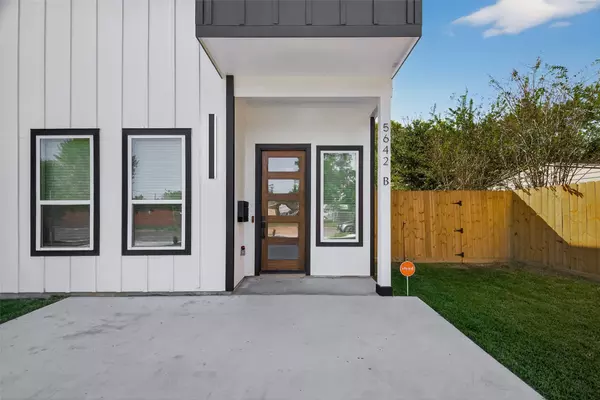 5642 Hirondel ST, Houston, TX 77033