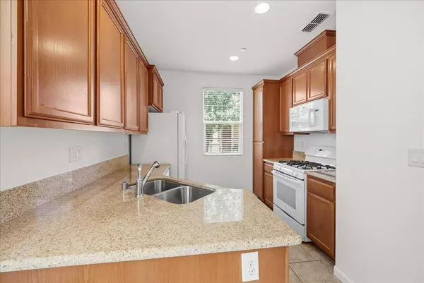 76 Crystalwood CIR, Lincoln, CA 95648