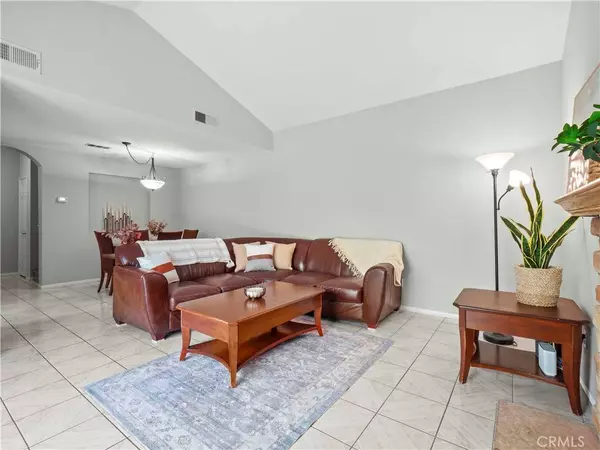 15122 Roxford ST #15, Sylmar, CA 91342