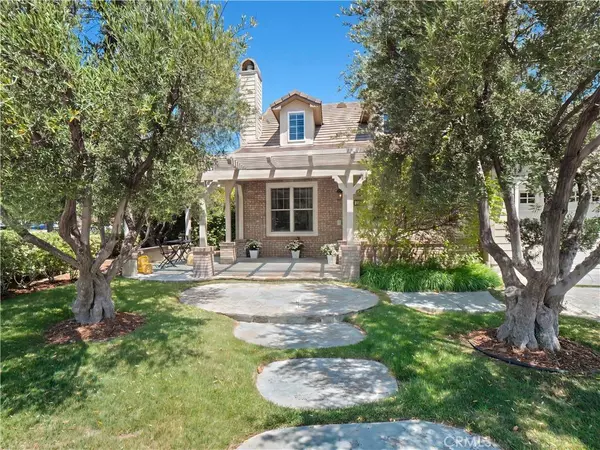 25679 Smoketree LN, Valencia, CA 91381