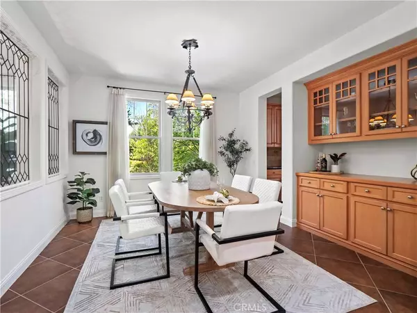 25679 Smoketree LN, Valencia, CA 91381