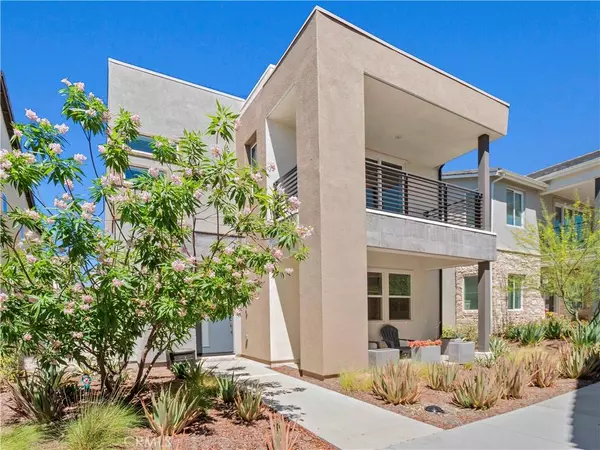 27717 Knoll View PL, Valencia, CA 91381