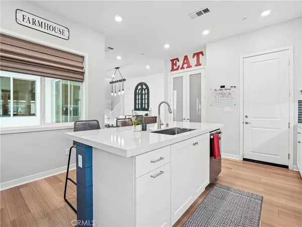 27717 Knoll View PL, Valencia, CA 91381