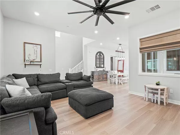 27717 Knoll View PL, Valencia, CA 91381