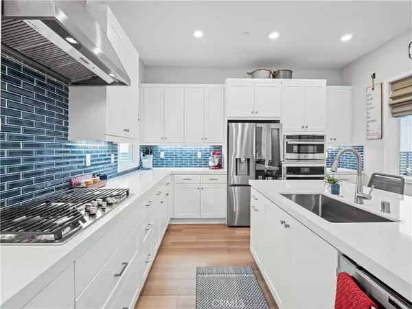 27717 Knoll View PL, Valencia, CA 91381