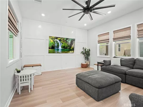 27717 Knoll View PL, Valencia, CA 91381