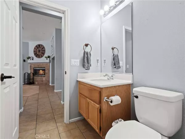 28323 Roman CT, Saugus, CA 91350