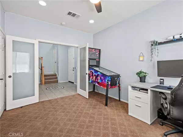 28323 Roman CT, Saugus, CA 91350