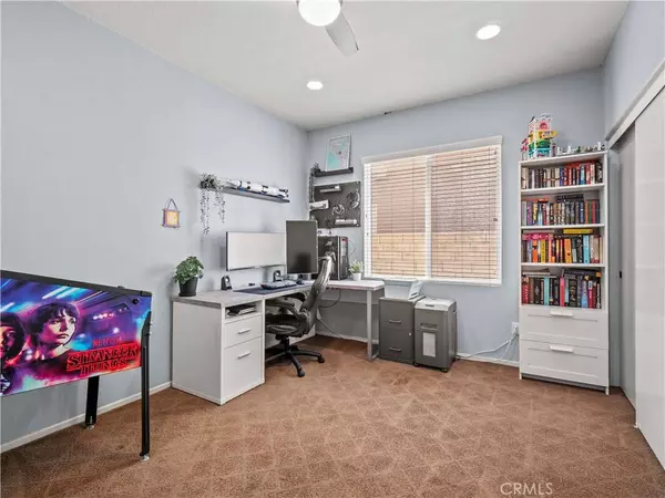 28323 Roman CT, Saugus, CA 91350