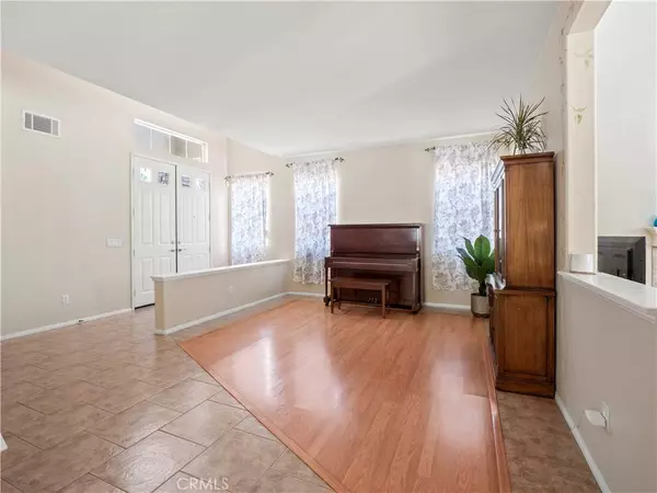 26332 Oakdale Canyon LN, Canyon Country, CA 91387