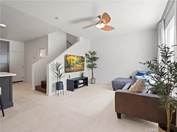 25403 Silver Crest CT, Saugus, CA 91350