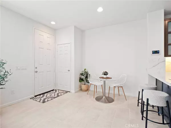 25403 Silver Crest CT, Saugus, CA 91350