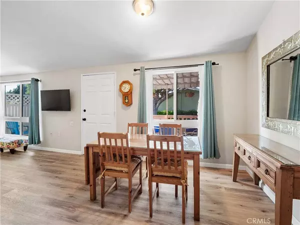 19126 Avenue of the Oaks #C, Newhall, CA 91321