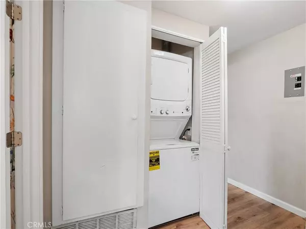 19126 Avenue of the Oaks #C, Newhall, CA 91321