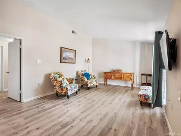 19126 Avenue of the Oaks #C, Newhall, CA 91321