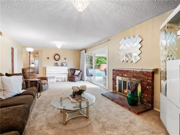 27927 Honeycomb DR, Saugus, CA 91350