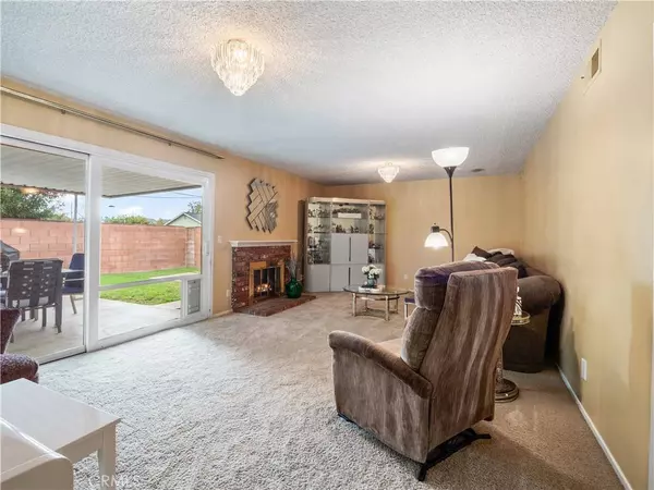 27927 Honeycomb DR, Saugus, CA 91350