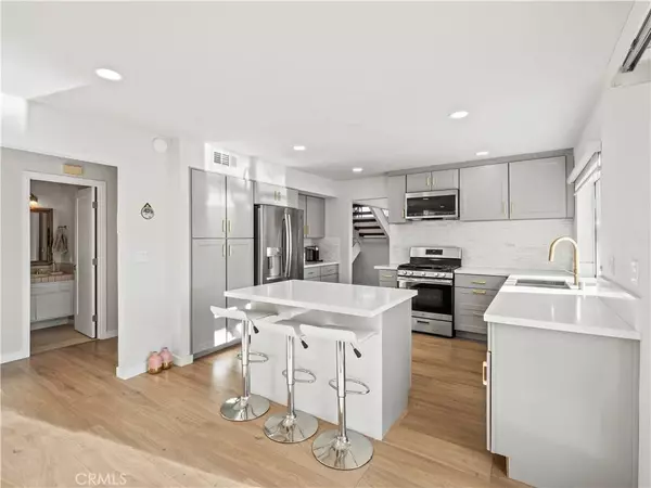 23208 Cuervo, Valencia, CA 91354