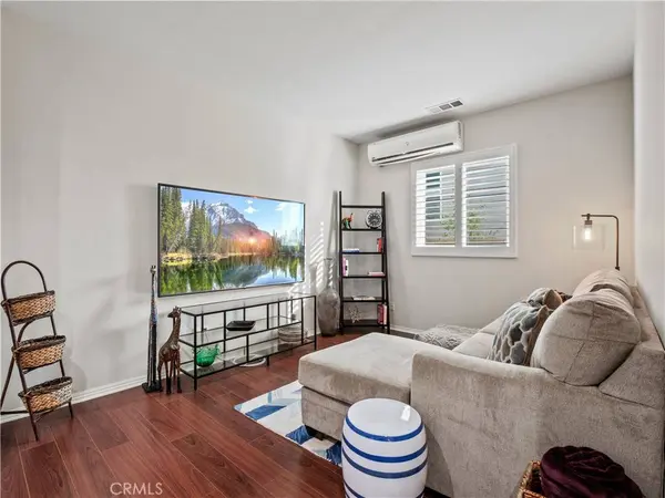 28532 Agajanian, Saugus, CA 91390