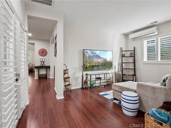 28532 Agajanian, Saugus, CA 91390