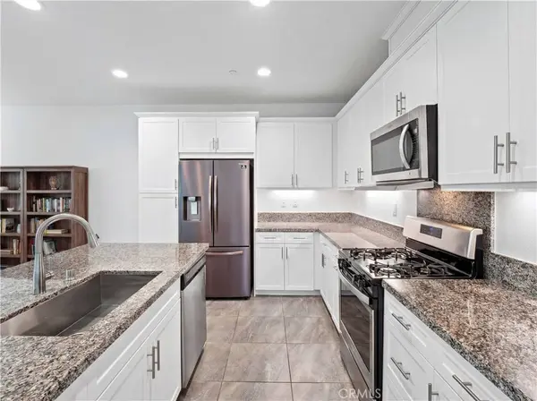 28645 Jardineras, Valencia, CA 91354