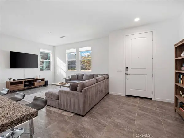 28645 Jardineras, Valencia, CA 91354