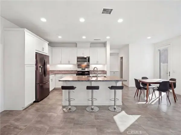 28645 Jardineras, Valencia, CA 91354