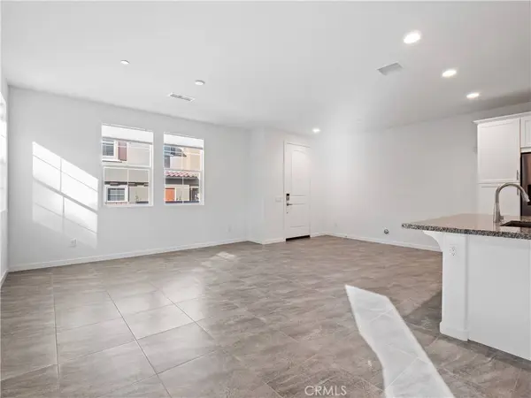 28645 Jardineras, Valencia, CA 91354