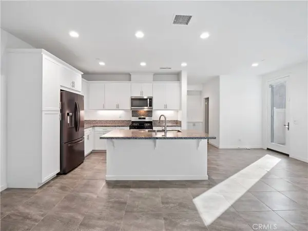 28645 Jardineras, Valencia, CA 91354
