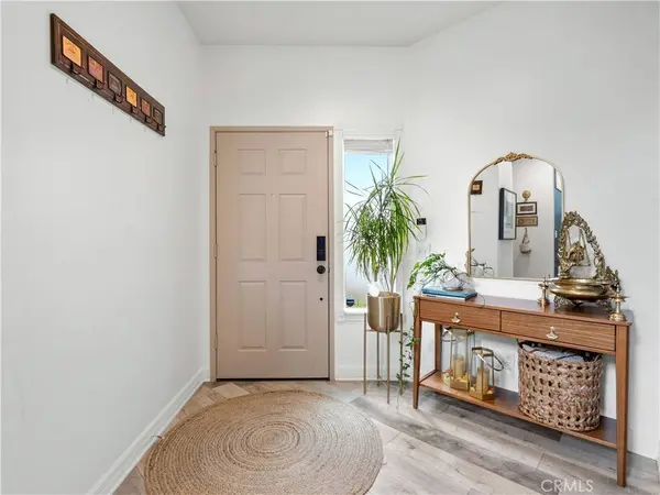 24842 Noelle, Newhall, CA 91321