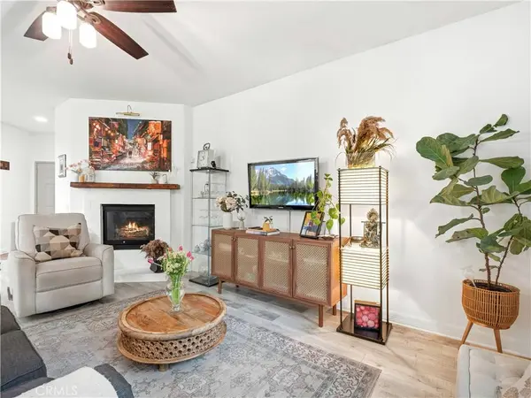 24842 Noelle, Newhall, CA 91321