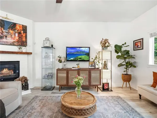 24842 Noelle, Newhall, CA 91321