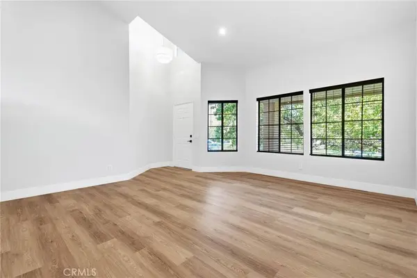 20061 Avenue Of The Oaks, Newhall, CA 91321