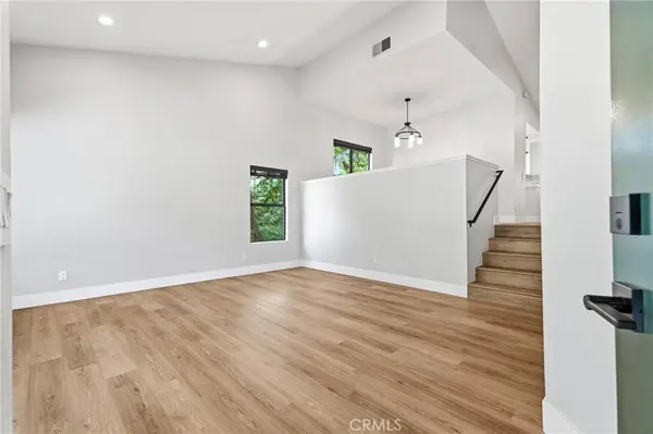 20061 Avenue Of The Oaks, Newhall, CA 91321